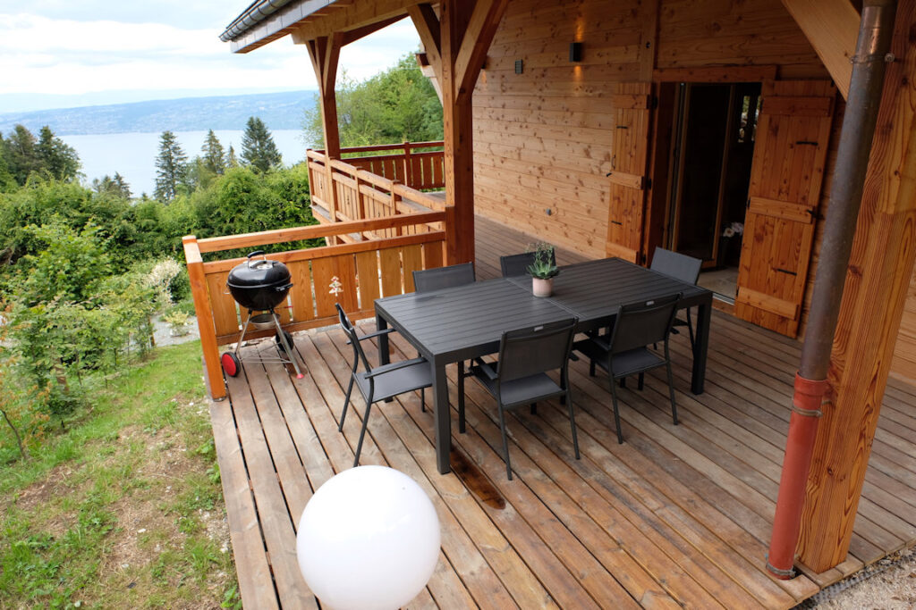 terrasse barbecue chalet vue sur lac leman