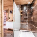 salle de bain chalet famille thollon les mémises