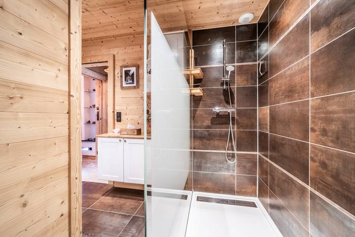salle de bain chalet famille thollon les mémises