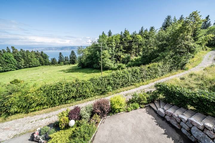 chalet montagne vue sur lac leman