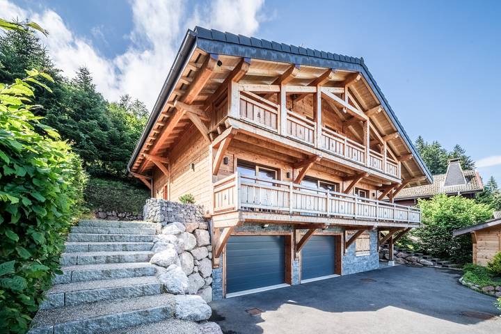 chalet avec garages voitures à thollon les memises