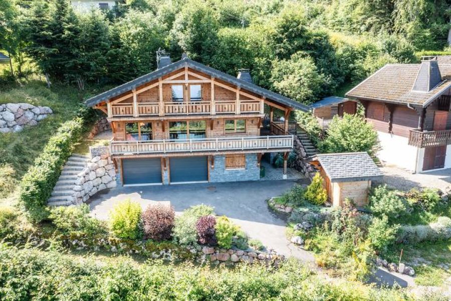 vue aerienne du chalet montagne haute savoie